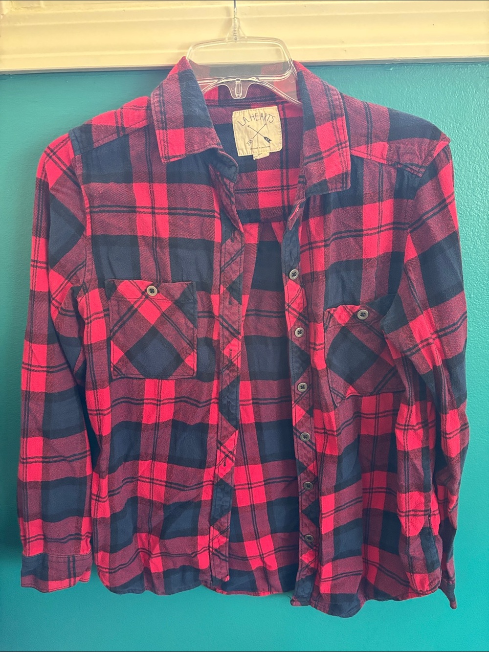 La Hearts Red and Black Plaid Casual Button-Down Shirt
